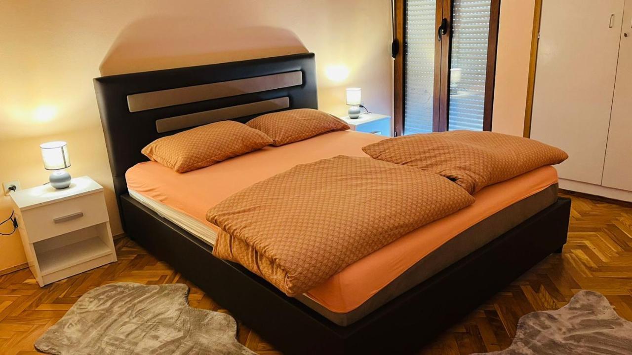 Majdini Clock Tower Apartman ポドゴリツァ エクステリア 写真