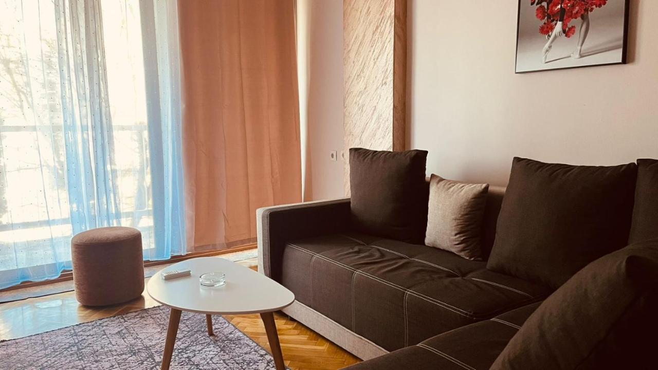 Majdini Clock Tower Apartman ポドゴリツァ エクステリア 写真