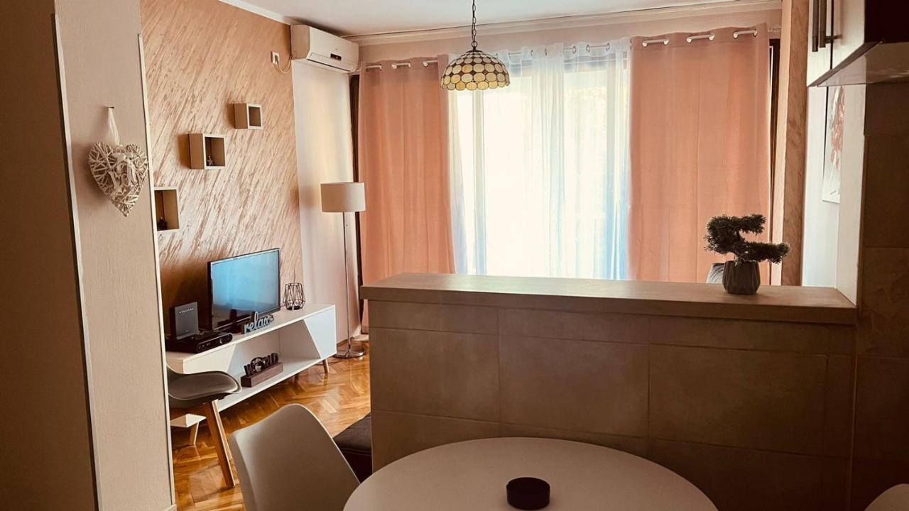 Majdini Clock Tower Apartman ポドゴリツァ エクステリア 写真