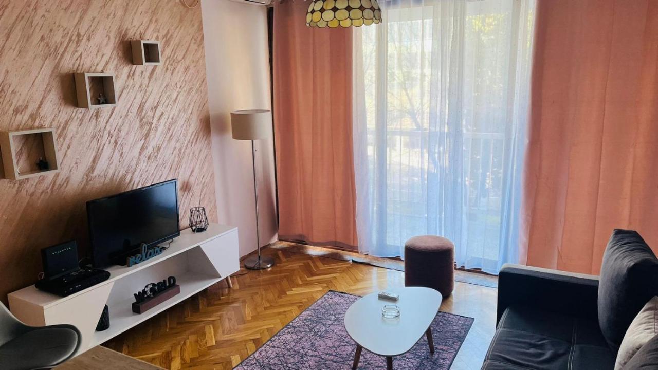 Majdini Clock Tower Apartman ポドゴリツァ エクステリア 写真
